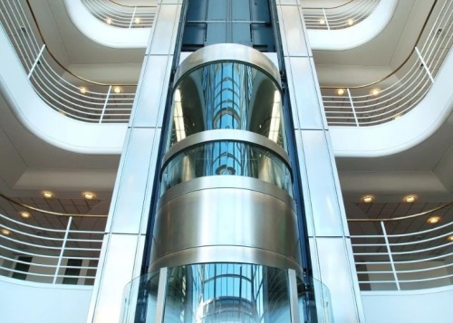 панорамный лифт в торговом центре